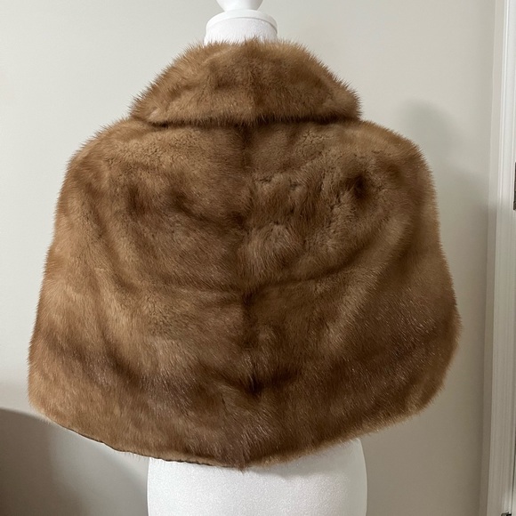 Vintage Canadian Fur co. Pittsburg PA. wrap coat Golden tan jacket cape. Size S - Picture 9 of 12